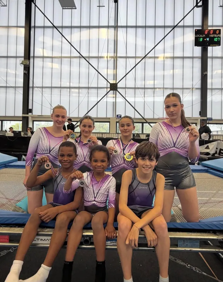 Le groupe compétition trampoline de l'IMTSA avec ses médailles